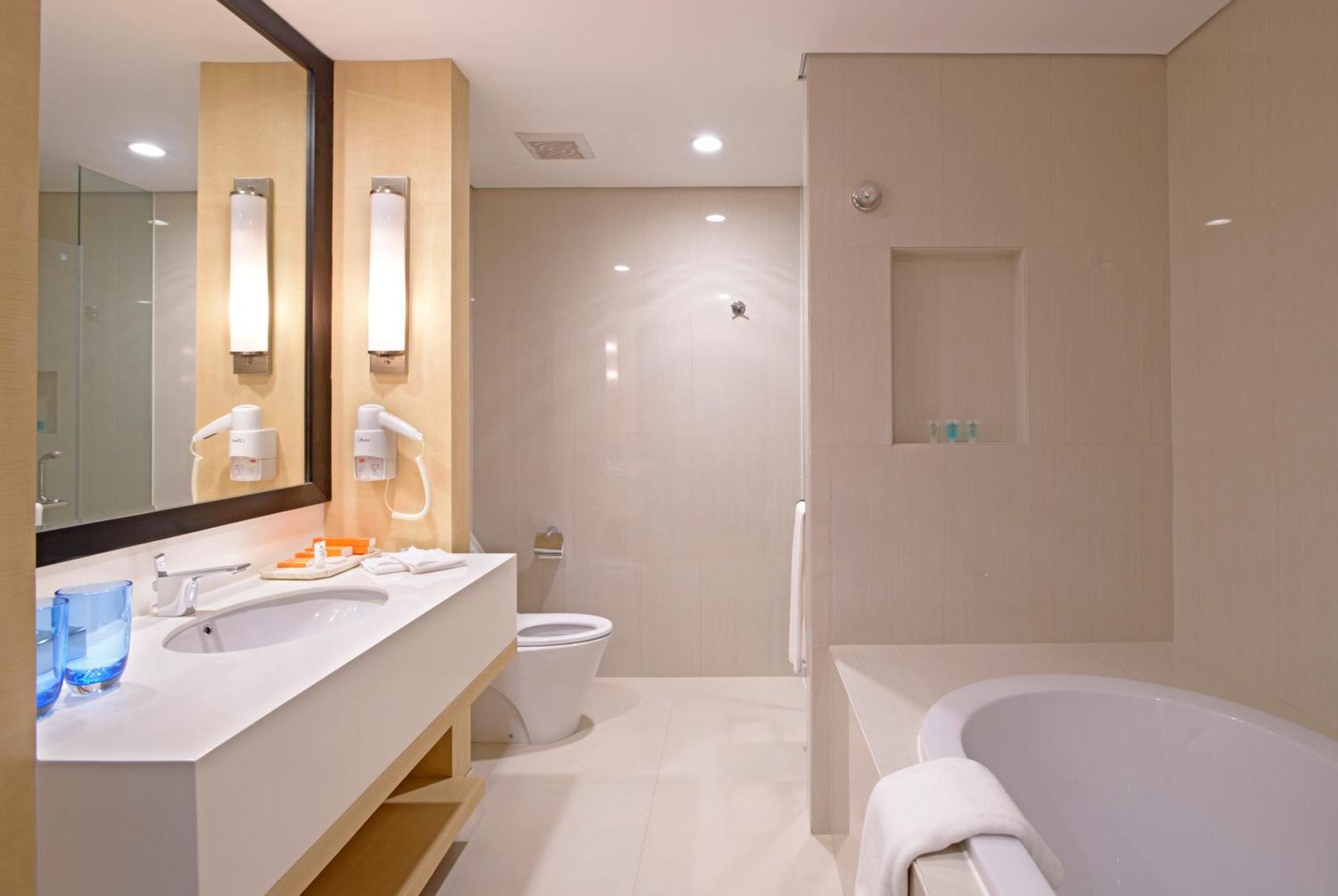 Surya Hotel & Cottages 프리겐 외부 사진