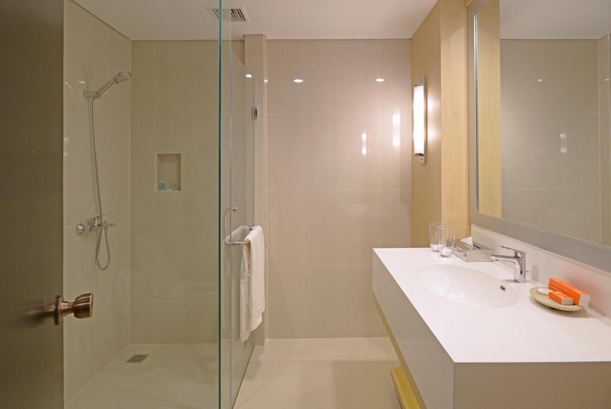 Surya Hotel & Cottages 프리겐 외부 사진
