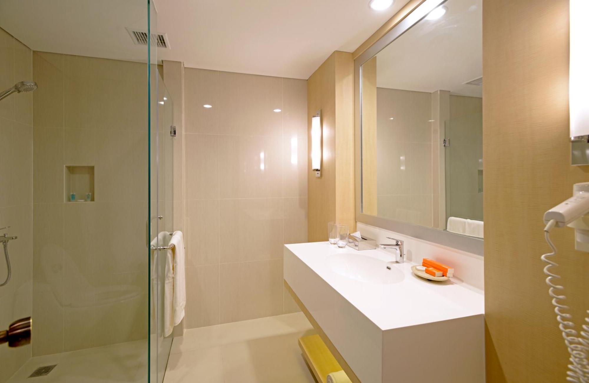 Surya Hotel & Cottages 프리겐 외부 사진