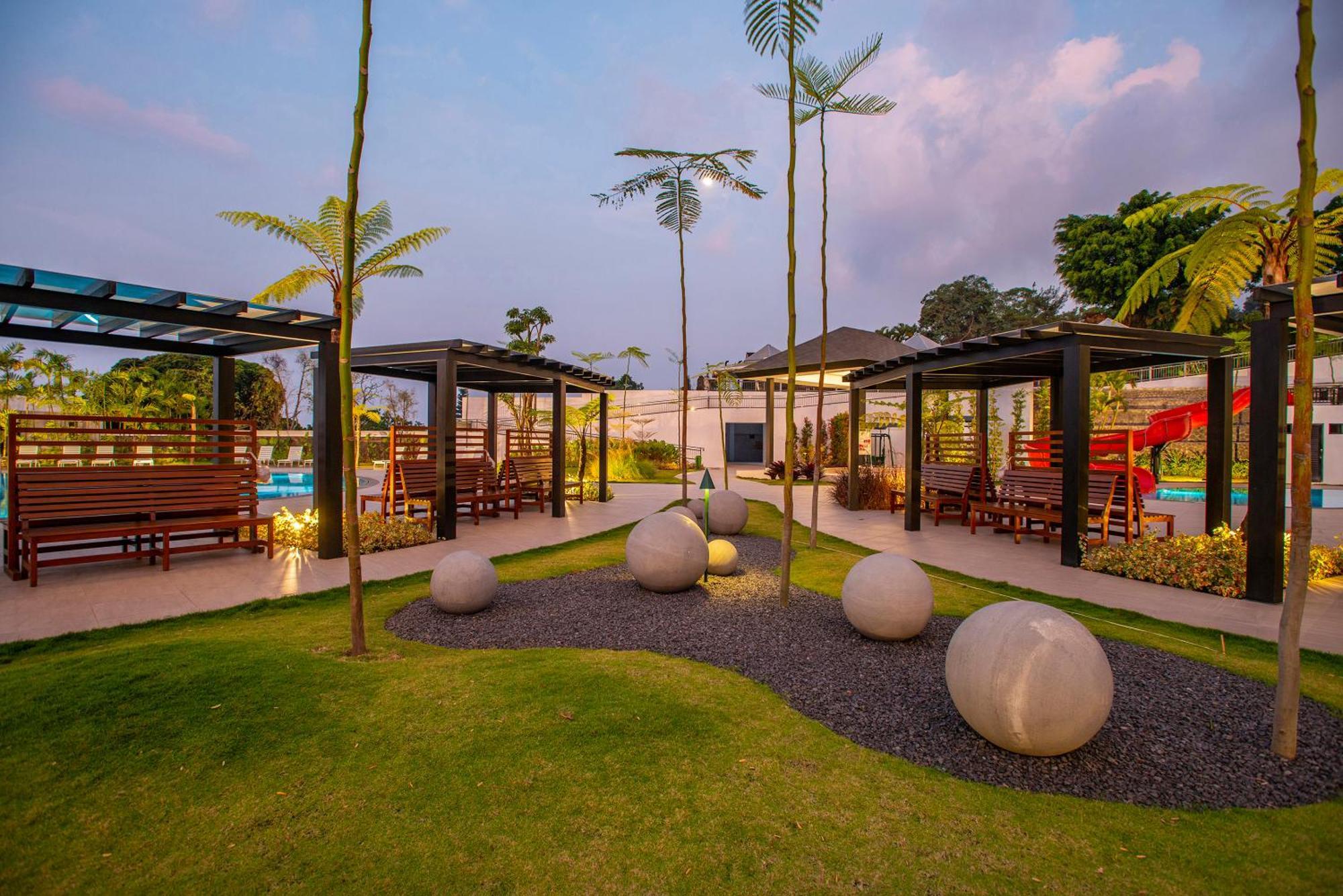 Surya Hotel & Cottages 프리겐 외부 사진