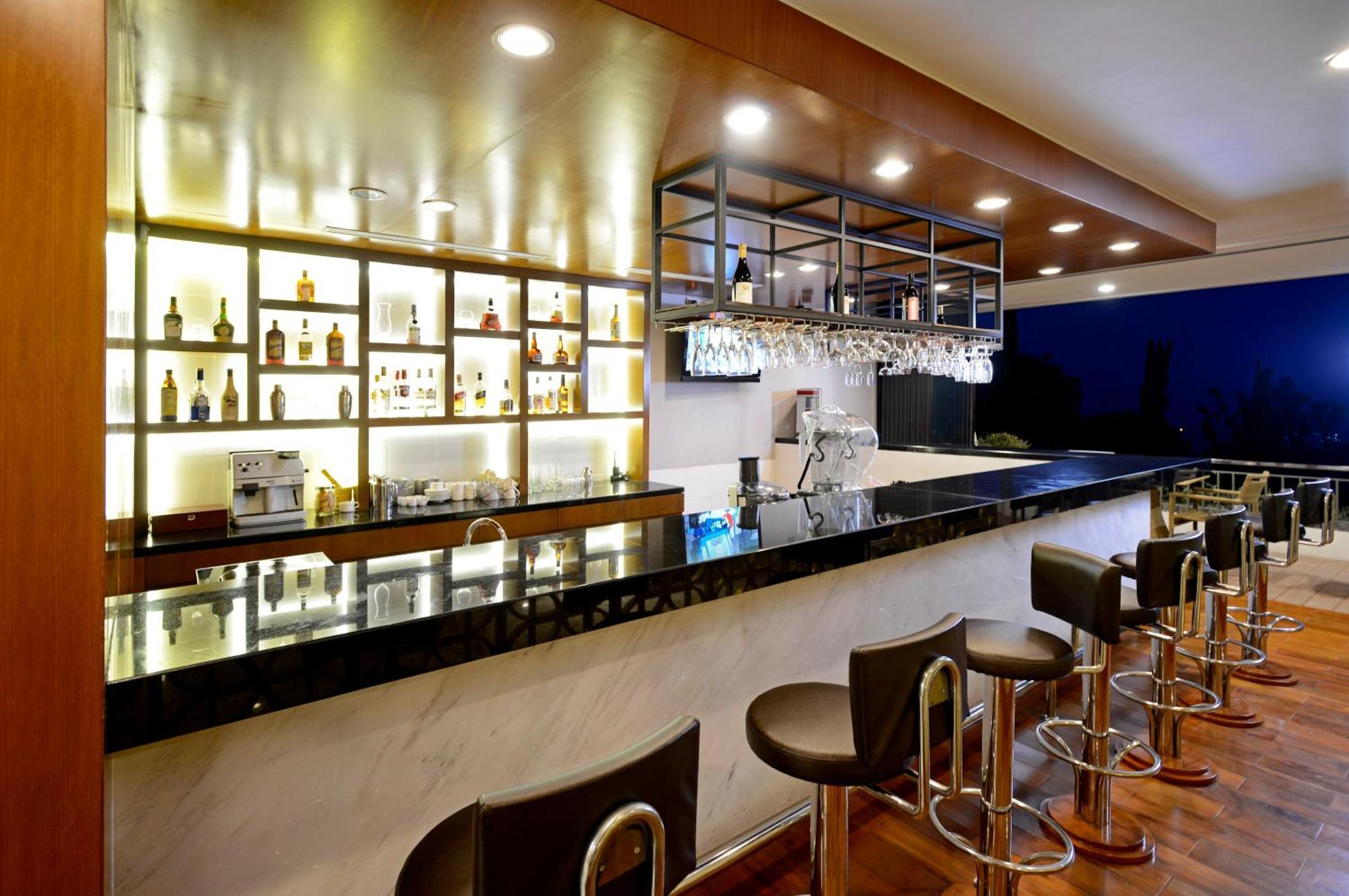 Surya Hotel & Cottages 프리겐 외부 사진
